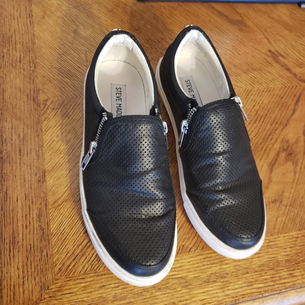 Womens size 6 Steven madden sneakers